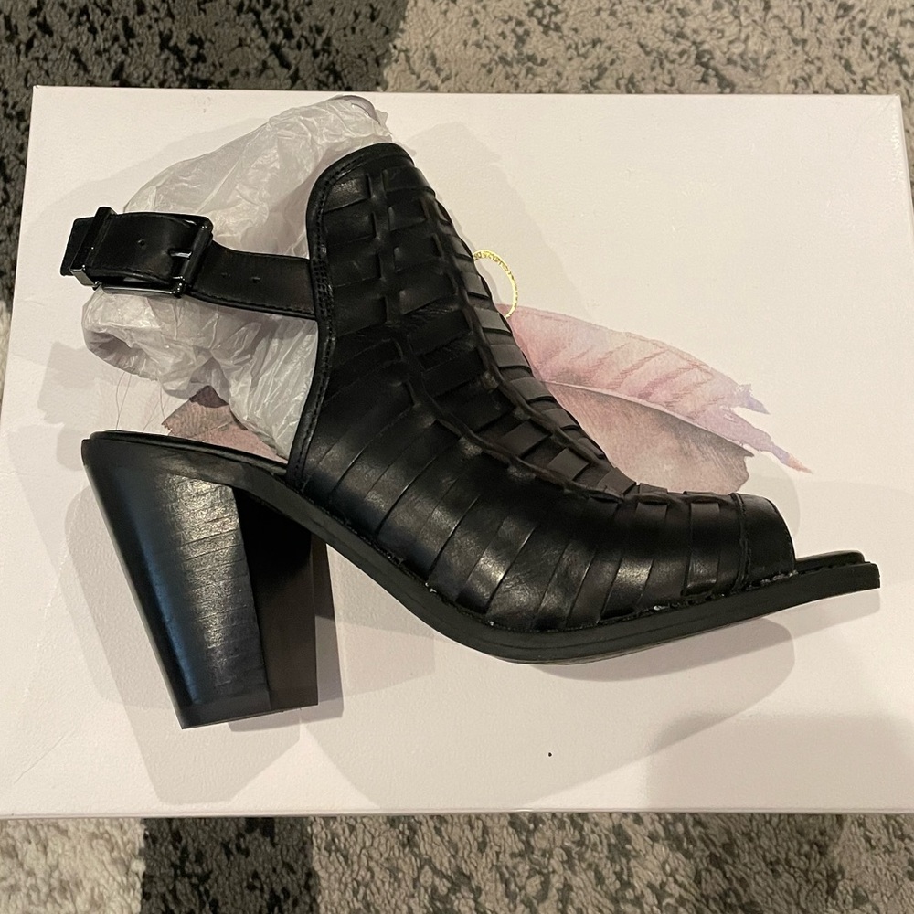 Jessica Simpson Celine’s peep toe heals